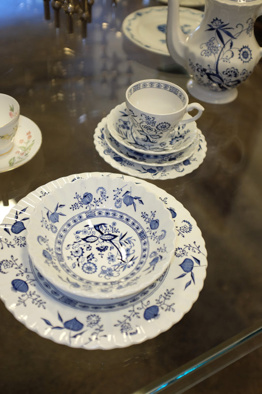 Blue Nordic Dinner Service for 4 with tea for 8