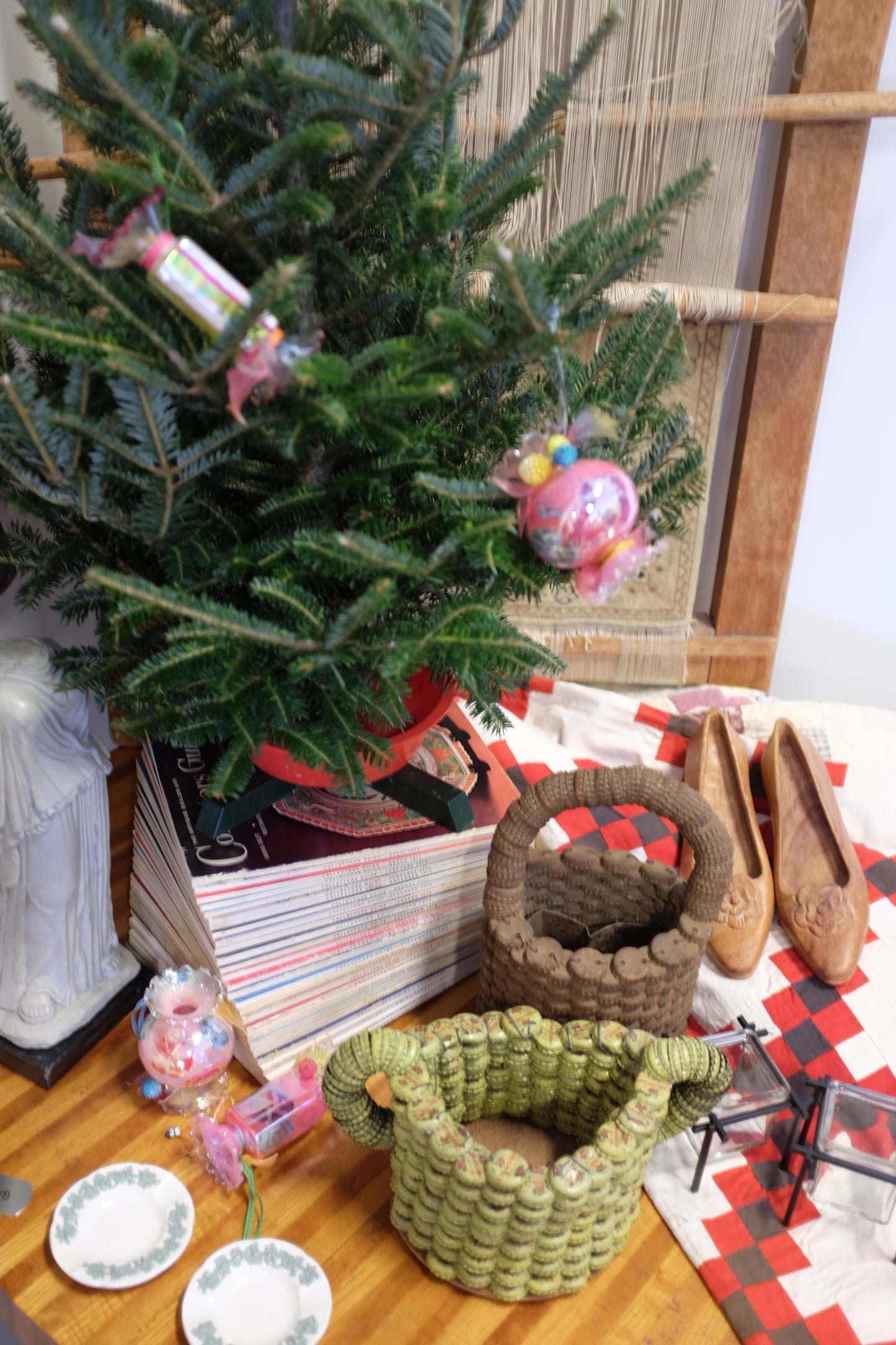 Simple Folk Art Bottle Cap Basket